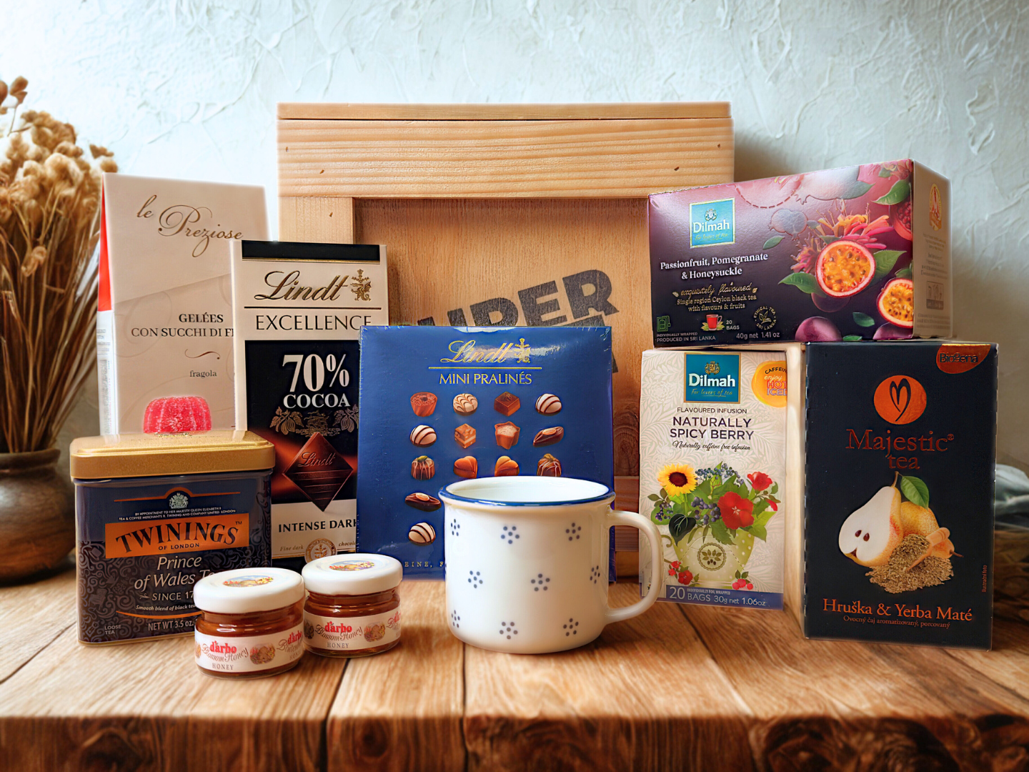 Čajová debna – luxusná darčeková sada pre milovníkov čaju a sladkostí